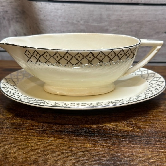 Platinum VINTAGE Edwin M Knowles Hostess Gravy Boat and Saucer - Picture 1 of 4
